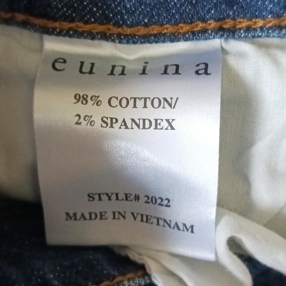 Eunina Button Fly Denim shorts, Size L - Picture 8 of 9